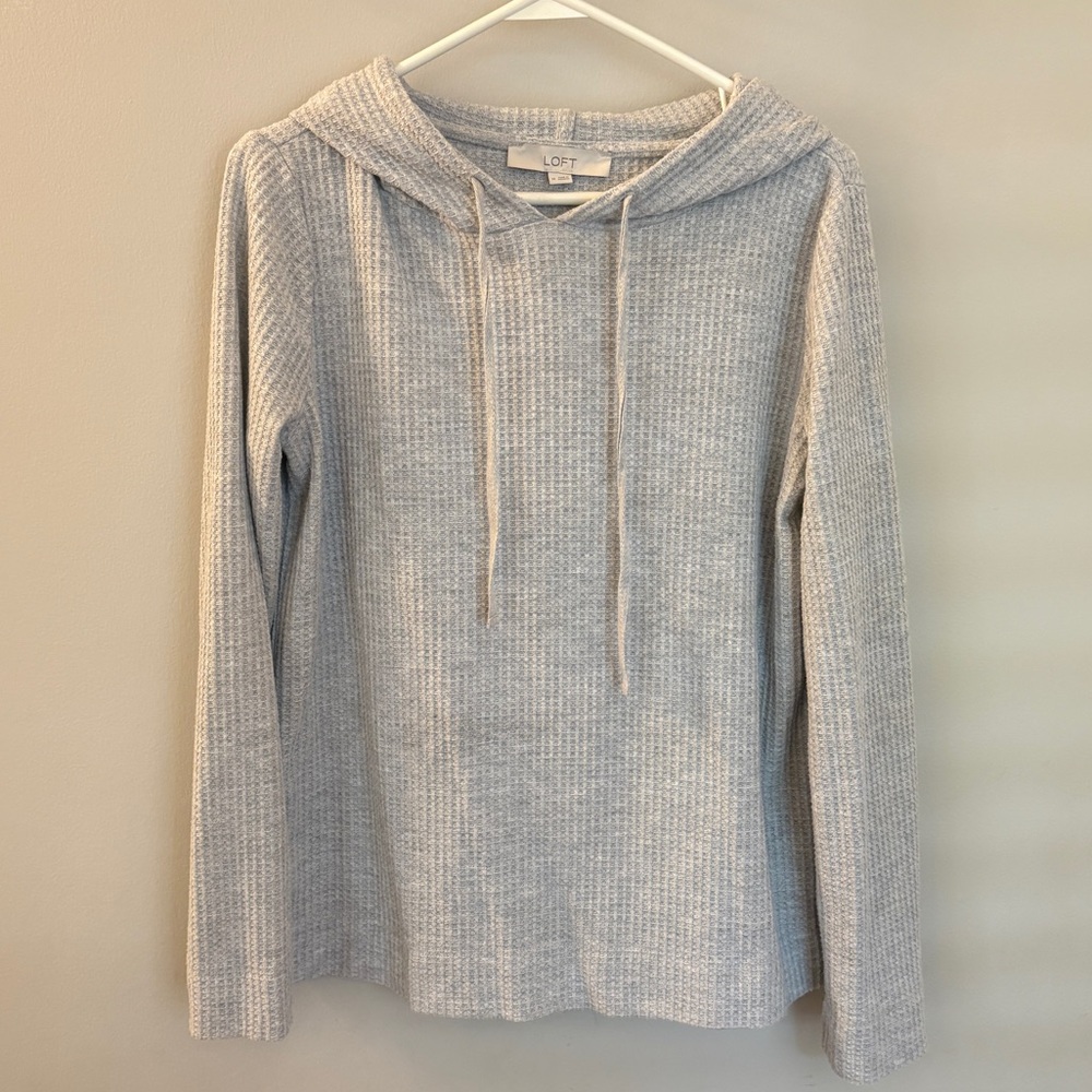 LOFT Light Gray Waffle Knit Hoodie – Size M ☁️✨